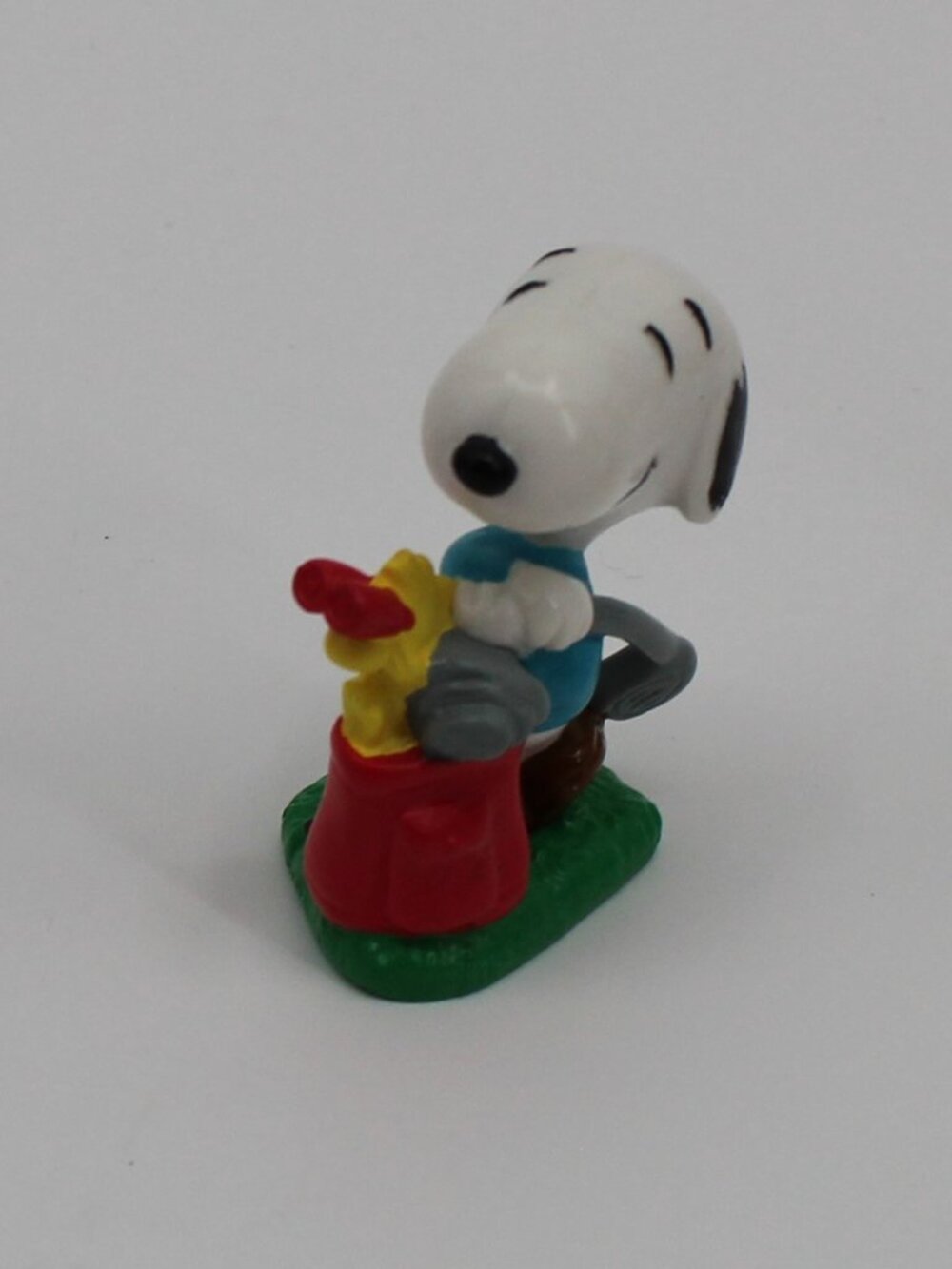 Snoopy Woodstock Playing Golf PVC Whitman's Mini Peanuts‎ Figure 1990's